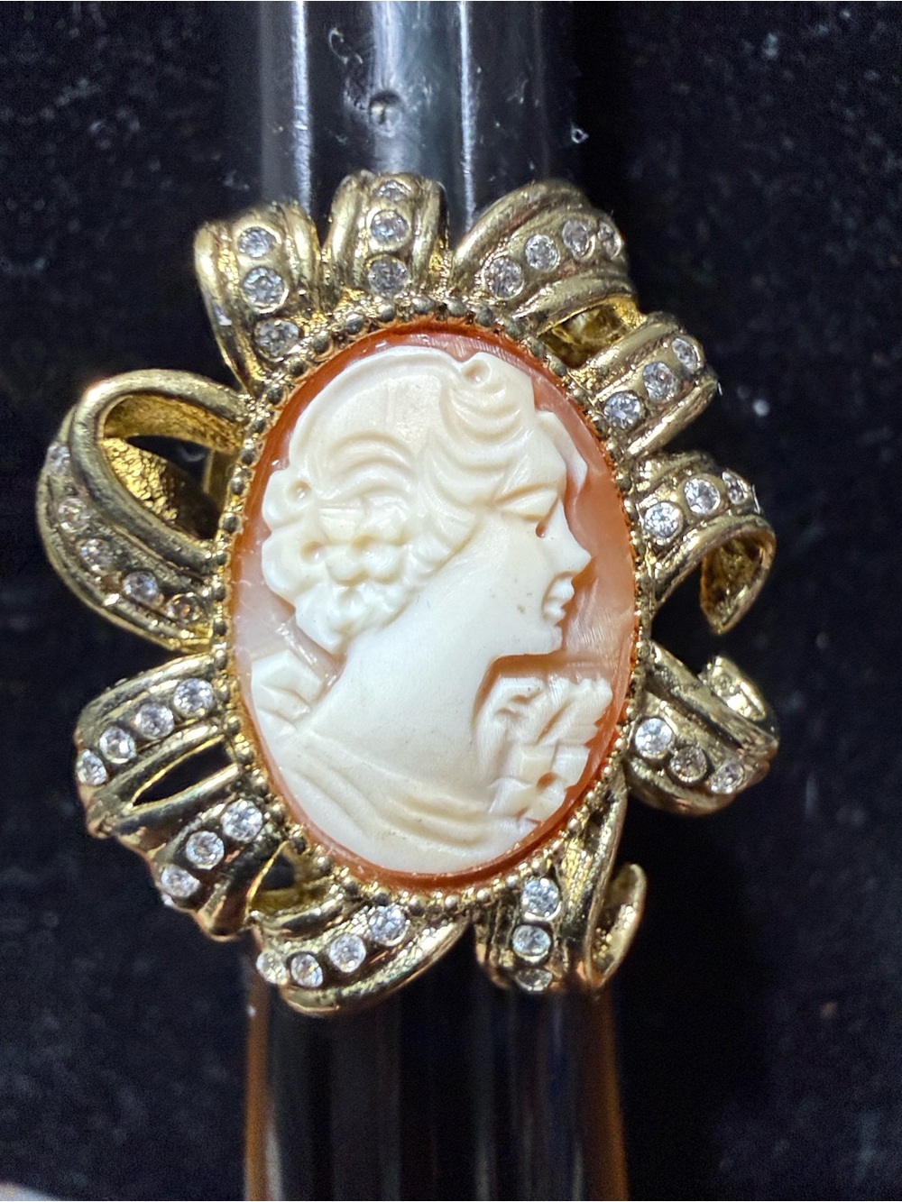 AMEDEO signed gold tone & rhinestone cameo statement ring  SZ 8.5